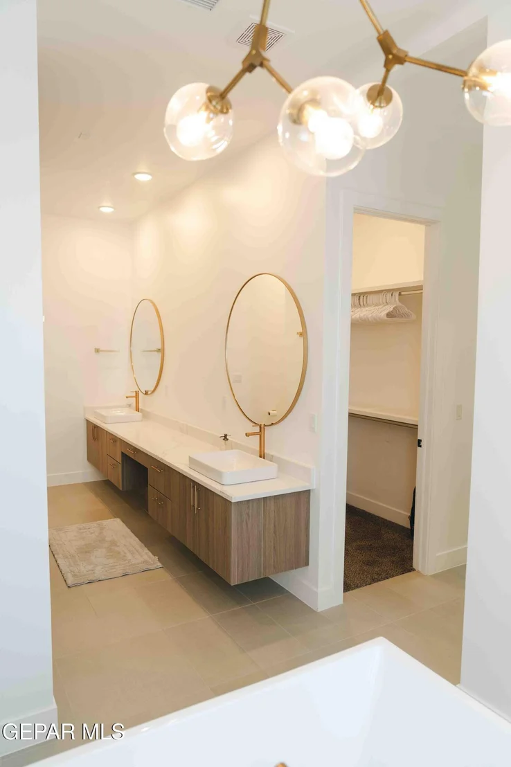 Photo of 653 BIR Circle