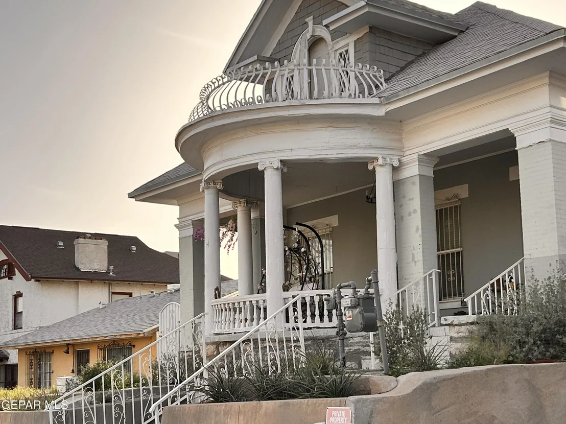 Photo of 521 RANDOLPH Drive