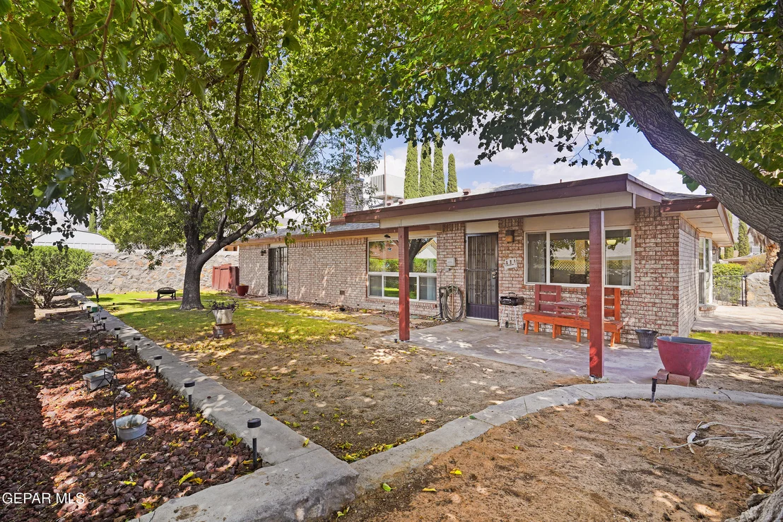 Photo of 805 ESPOLON Drive