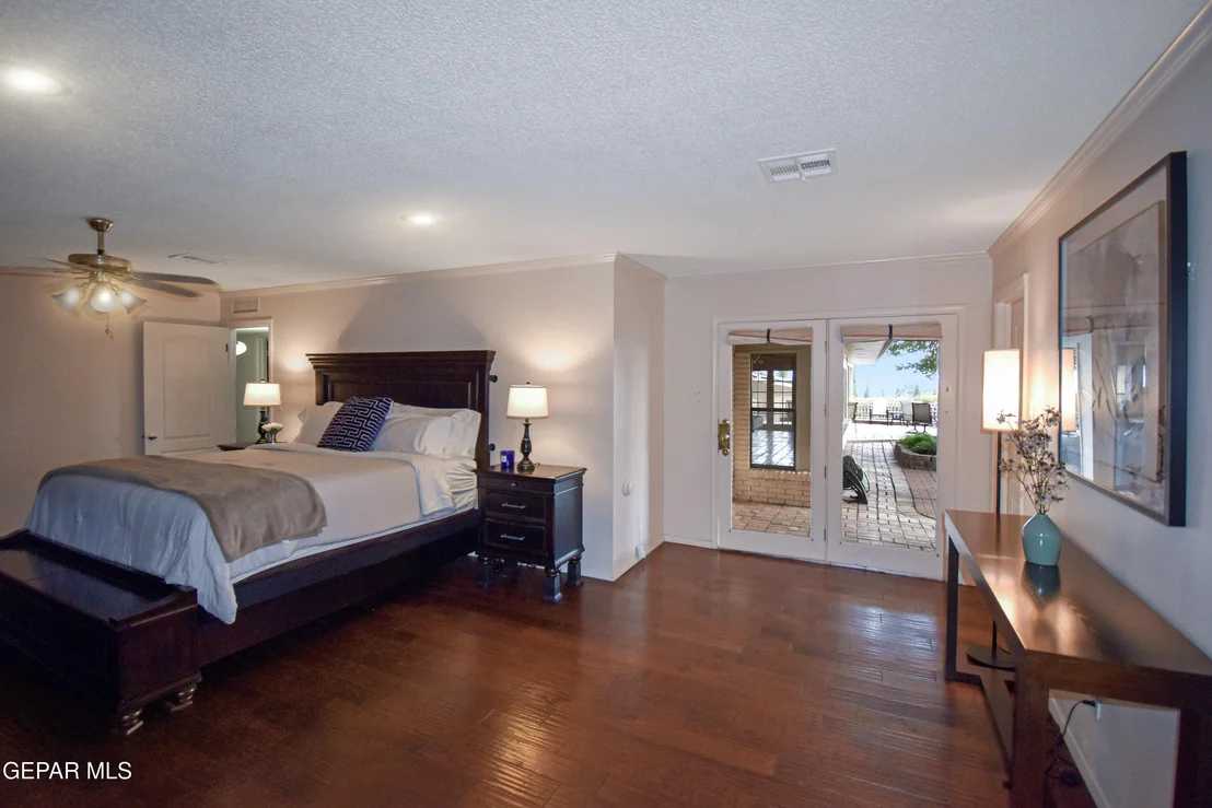 Photo of 849 River Oaks Drive