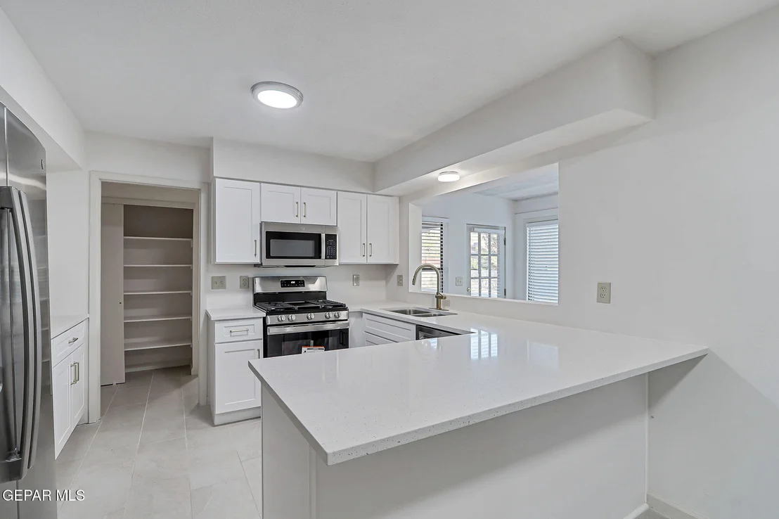 Photo of 836 ESPOLON Drive