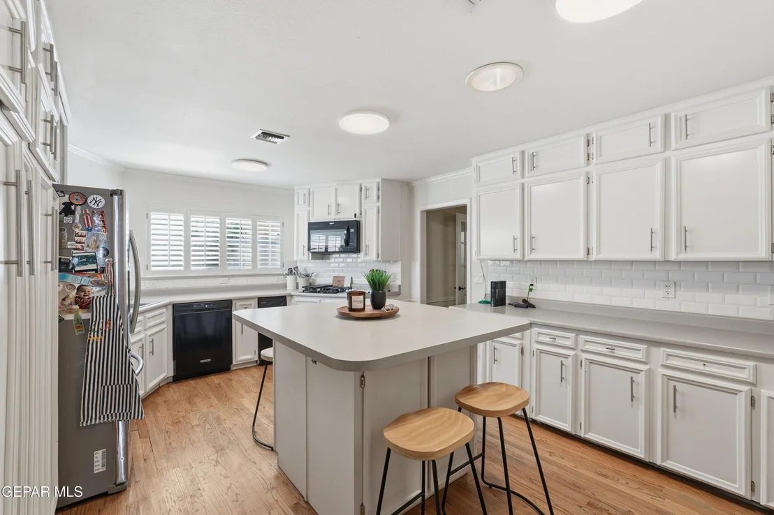 Photo of 6416 LOS ROBLES Drive