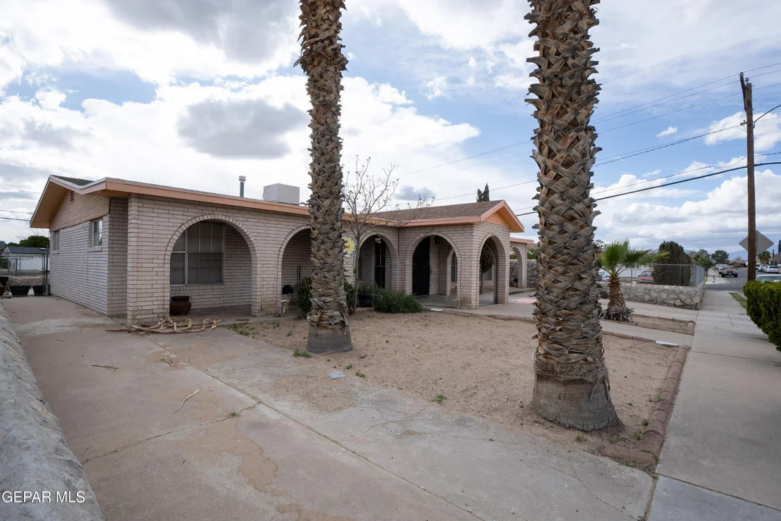 Photo of 8144 BURNHAM Road