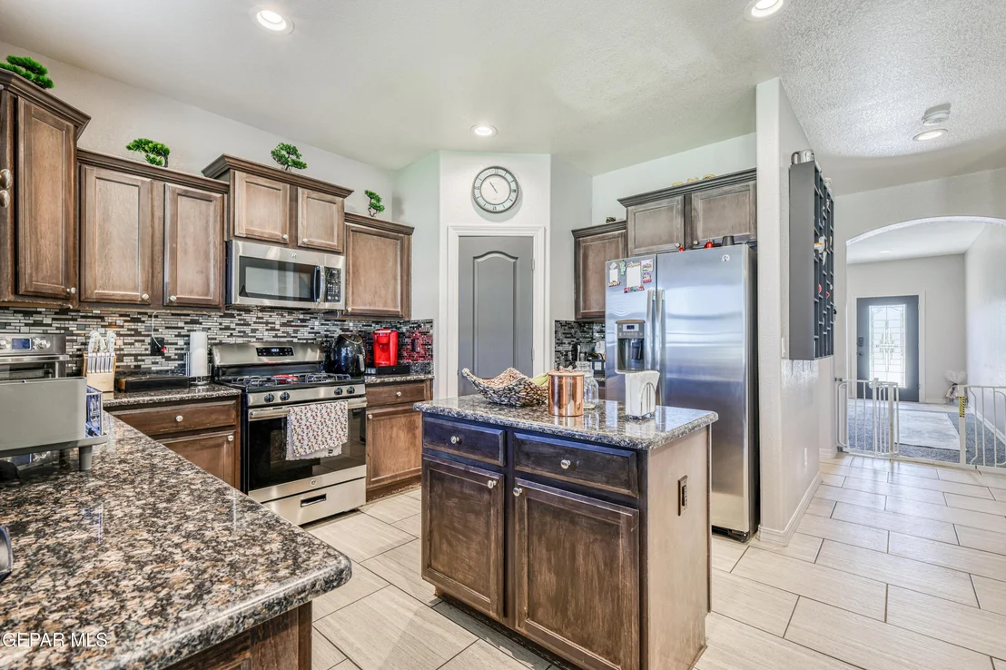 Photo of 6553 GEYSER Drive