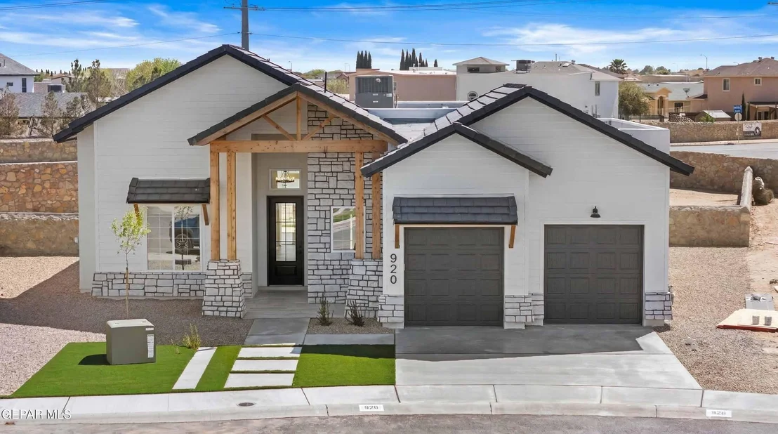 Photo of 920 Sandhurst Place
