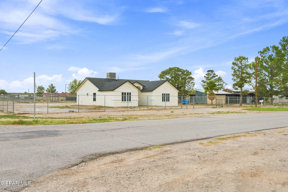 Photo of 11571 Riverside Road