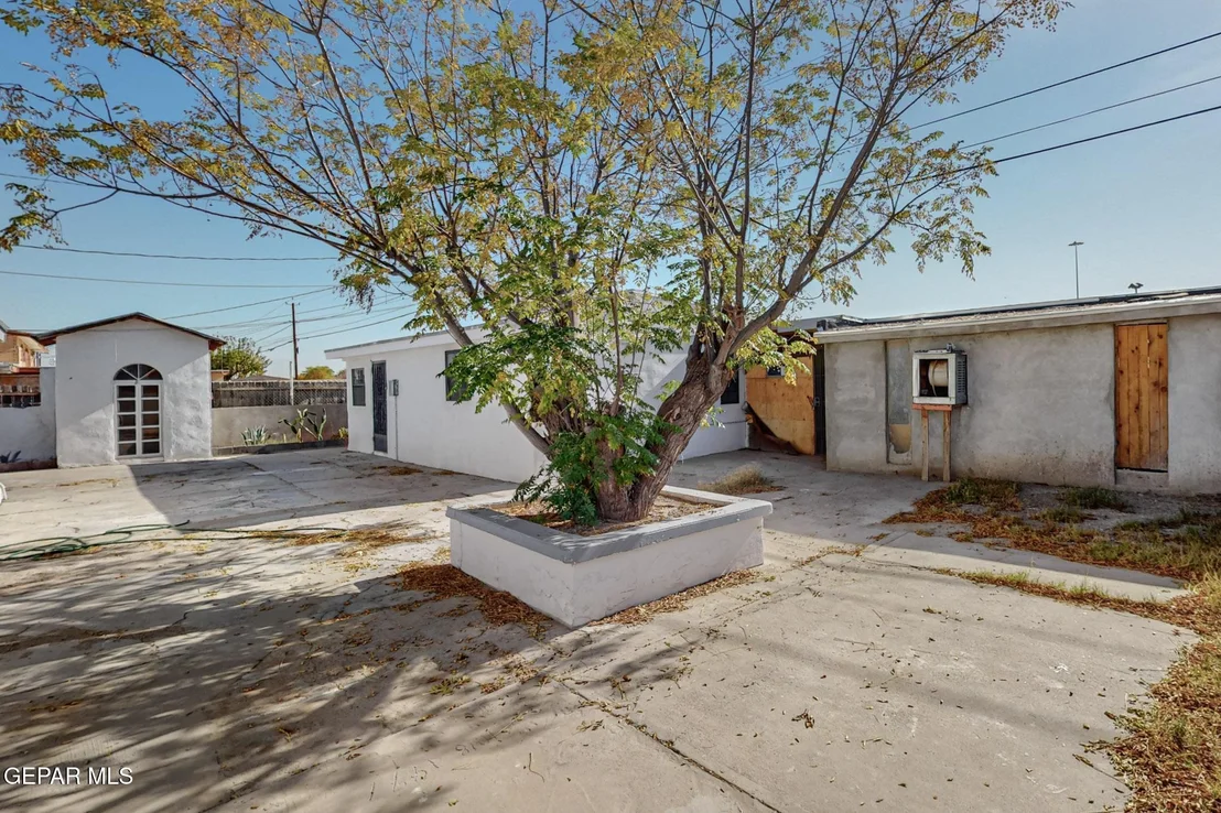 Photo of 8022 ARVIN Avenue