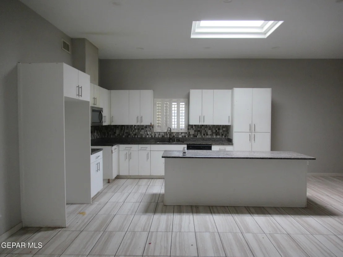 Photo of 909 AIRSHIP Place