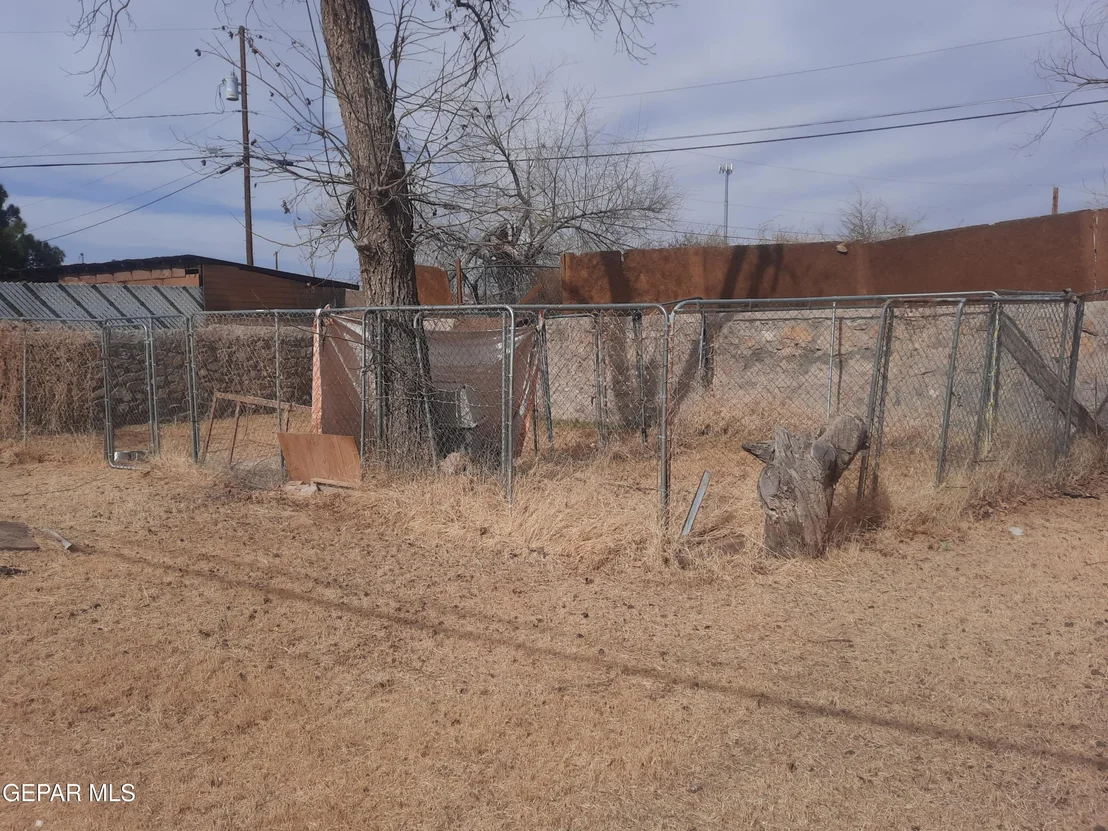 Photo of 8033 BOWEN Road