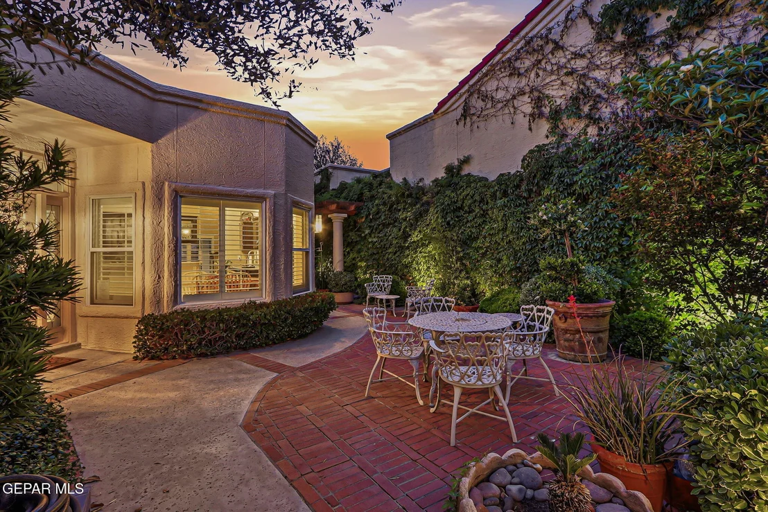 Photo of 1013 LOS JARDINES Circle
