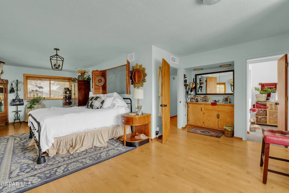 Photo of 6040 STRAHAN Road