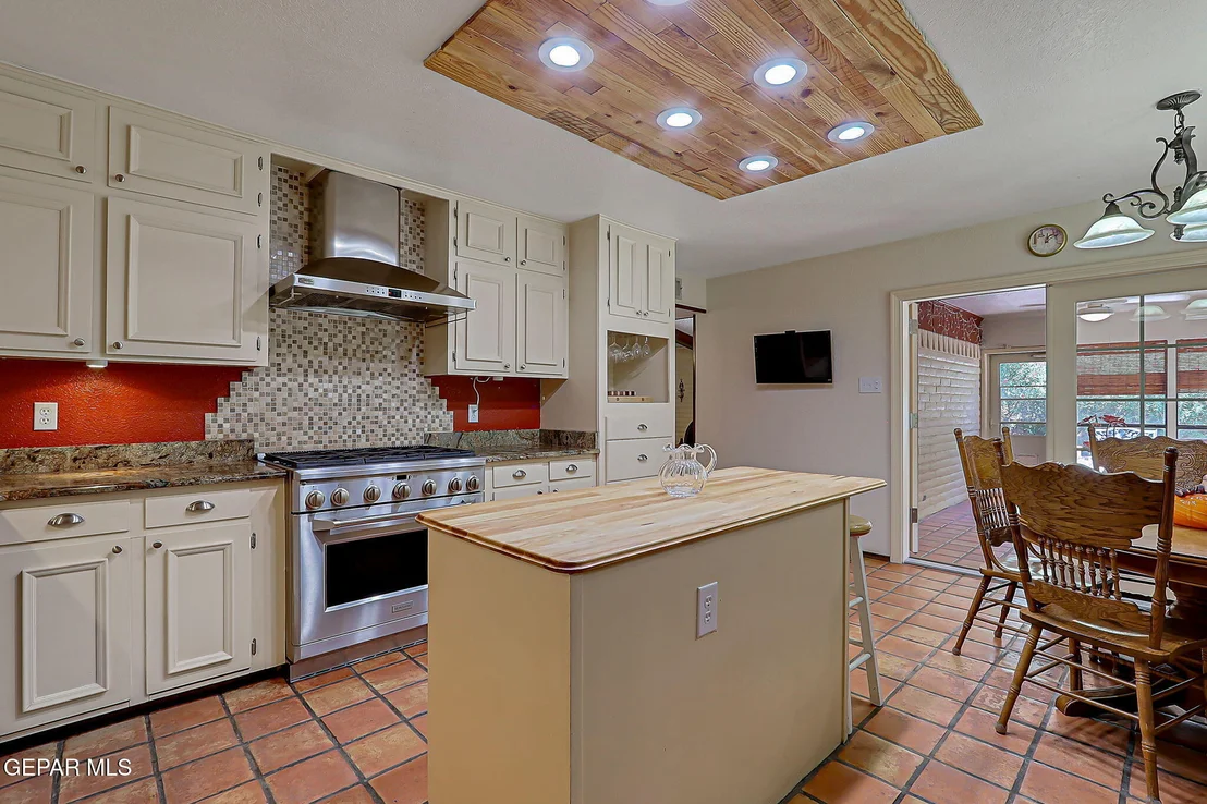 Photo of 713 LIVE OAK Drive
