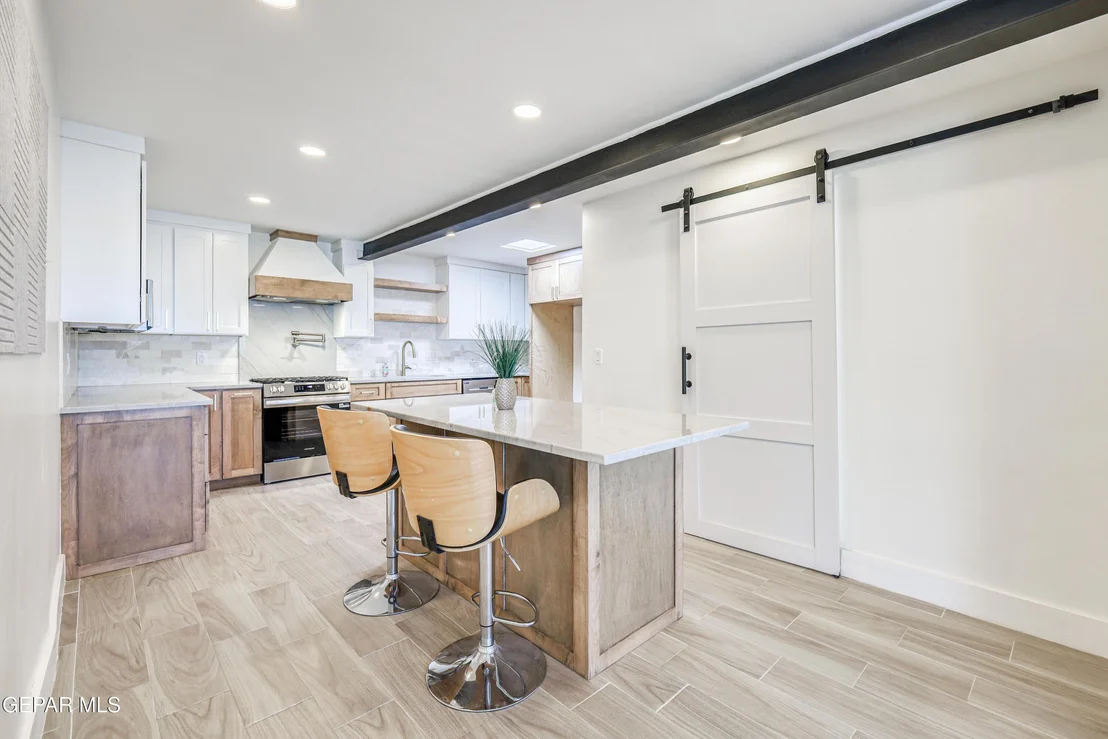 Photo of 704 MCKELLIGON Drive