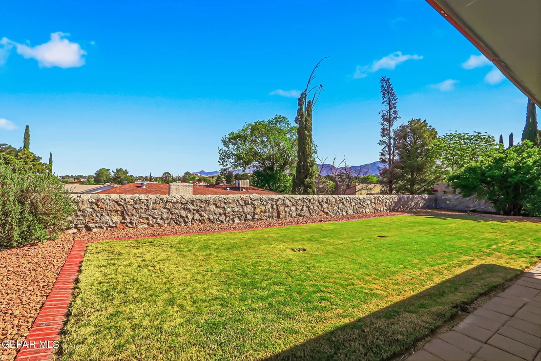 Photo of 6841 LA CADENA Drive