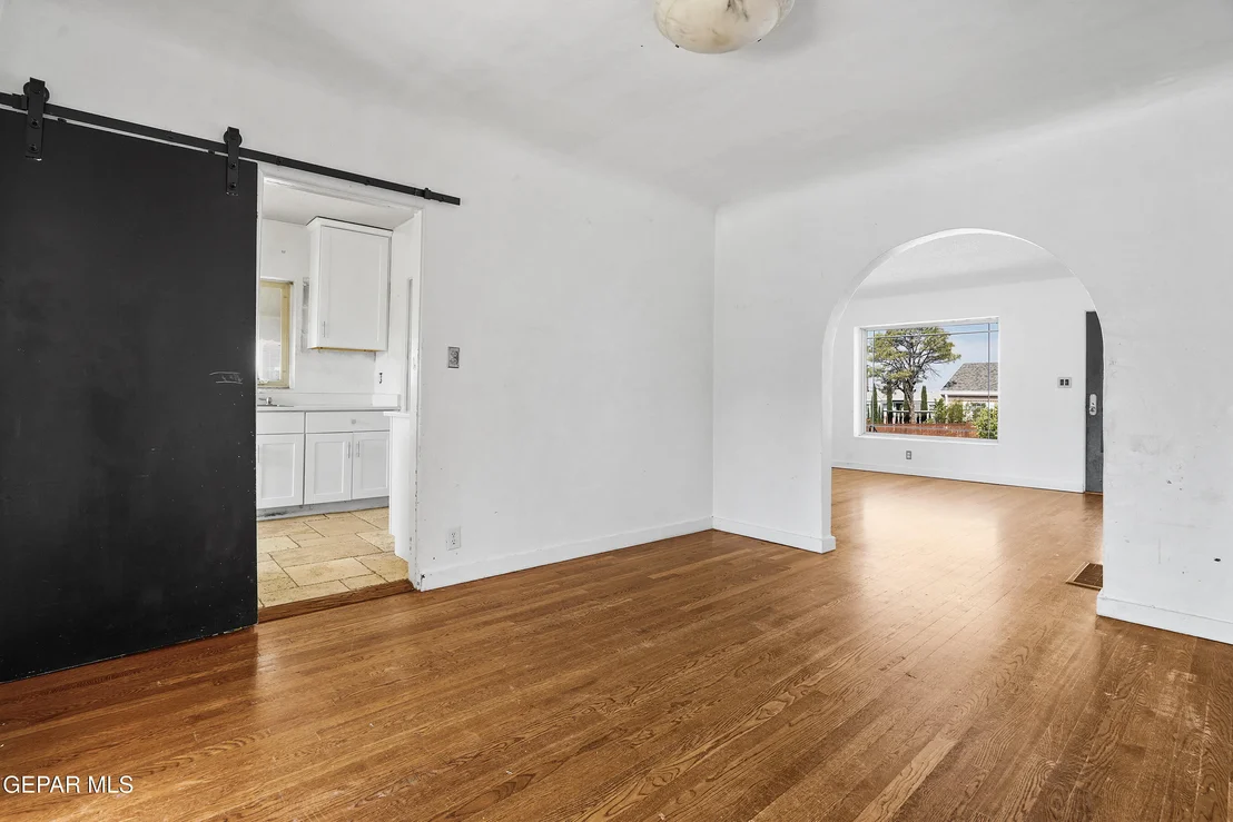 Photo of 810 MESITA Drive