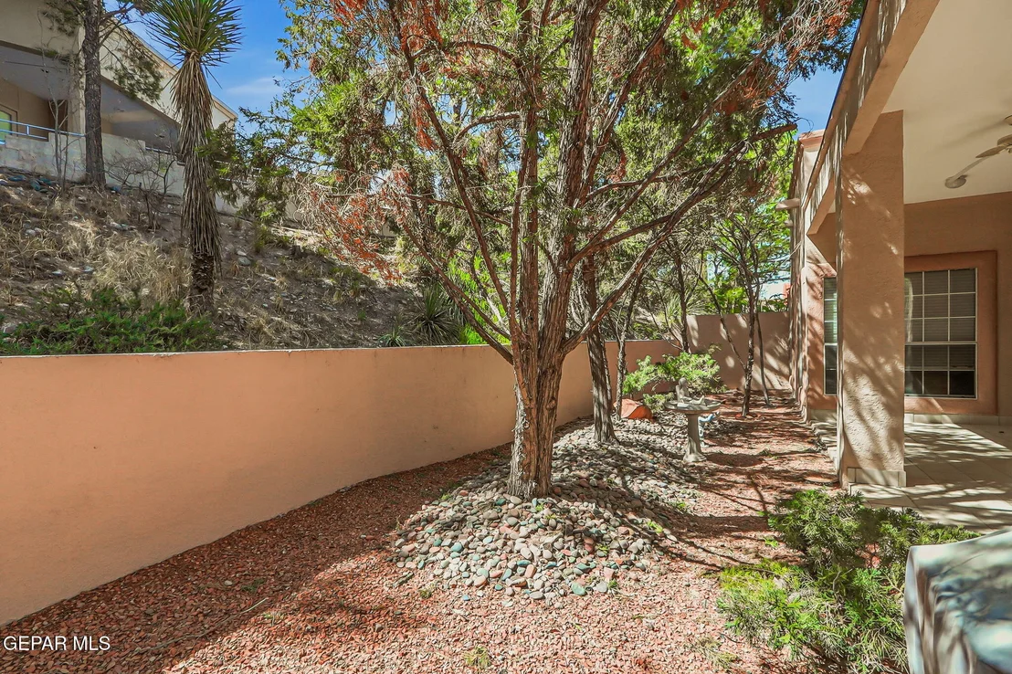 Photo of 1038 LOS JARDINES Circle