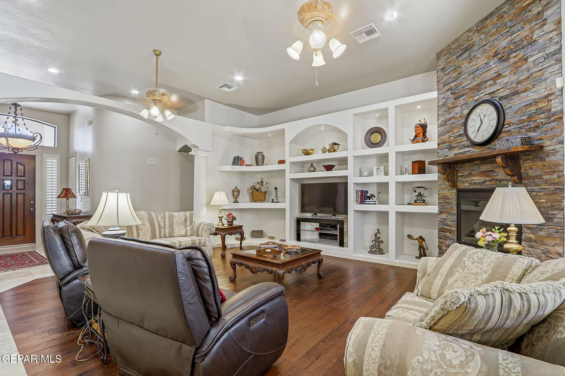 Photo of 6340 FRANKLIN RED Drive