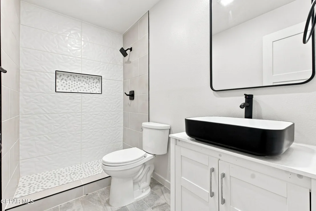 Photo of 11571 Riverside Road
