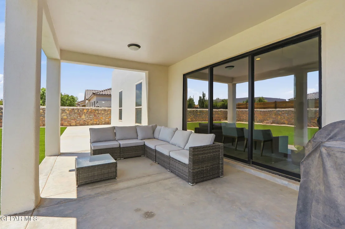 Photo of 5884 Valle Sonar Avenue