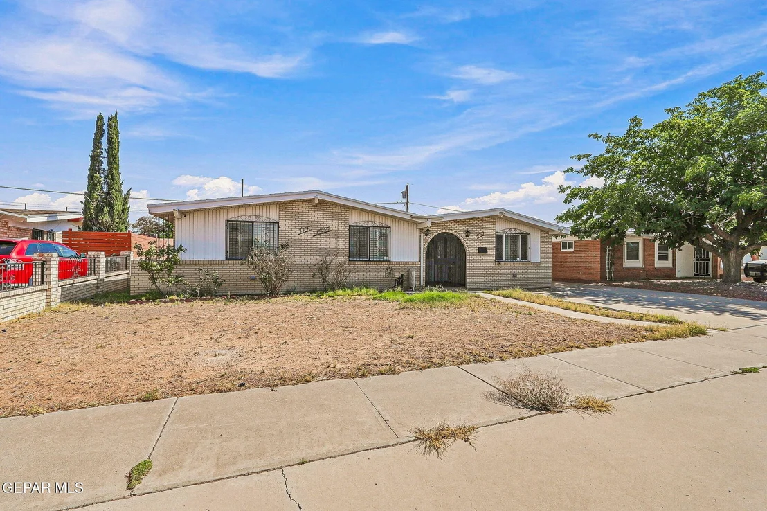 Photo of 5732 DEVON Avenue