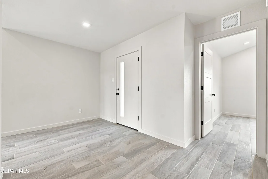 Photo of 11571 Riverside Road