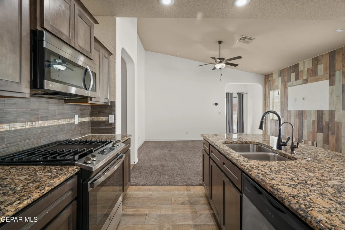 Photo of 789 PIXTON Road