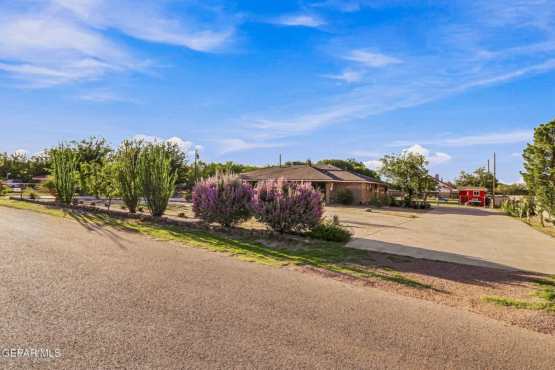 Photo of 125 LA NELL Drive