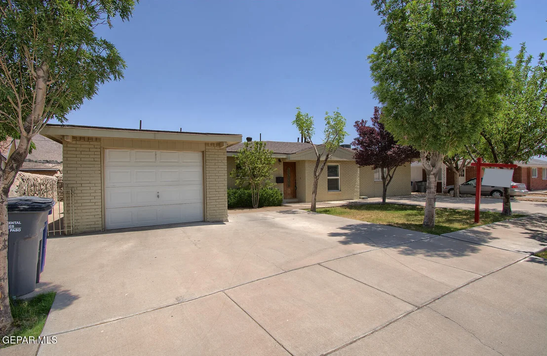 Photo of 5814 BEAUMONT Place