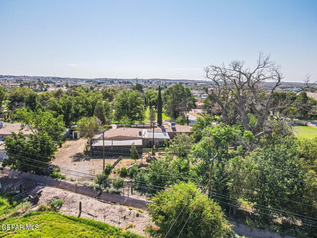 Photo of 915 Sparks Circle