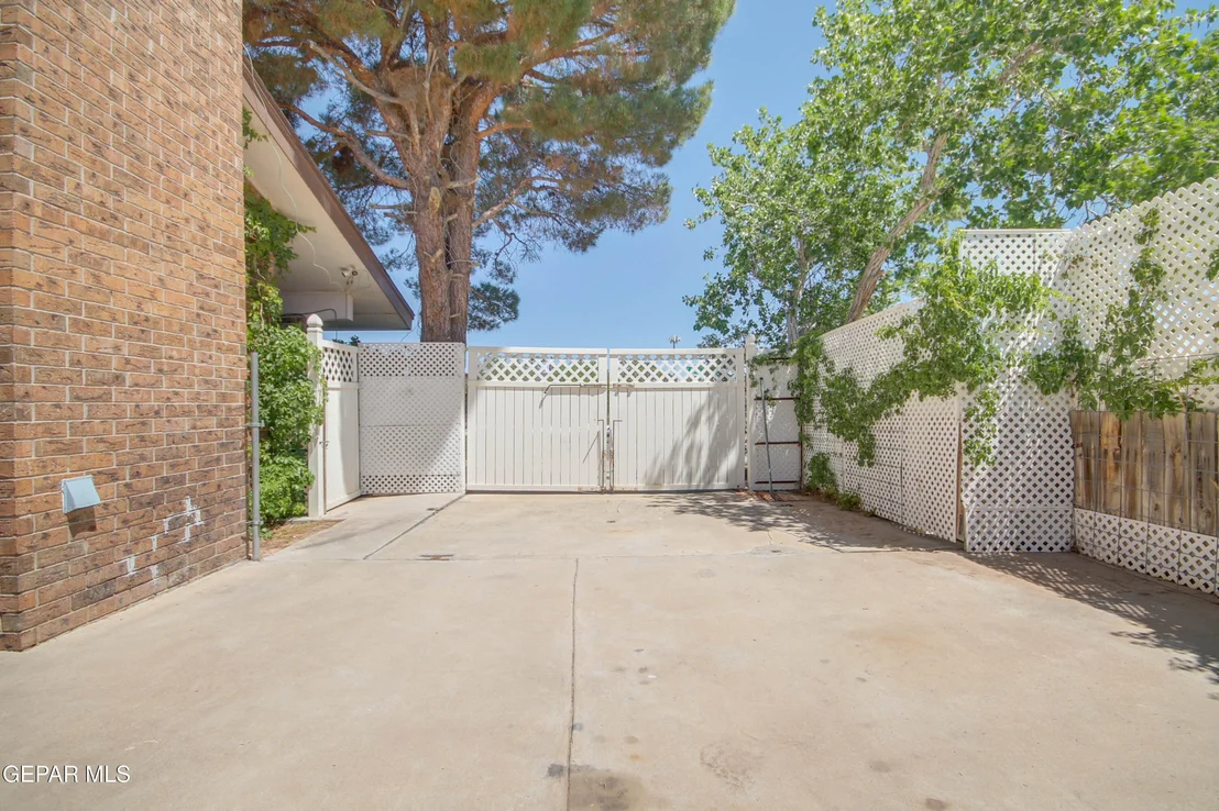 Photo of 11456 LAKE NEMI Drive
