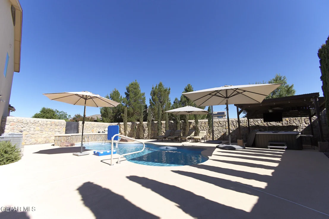 Photo of 987 GRANDEVOLE Drive