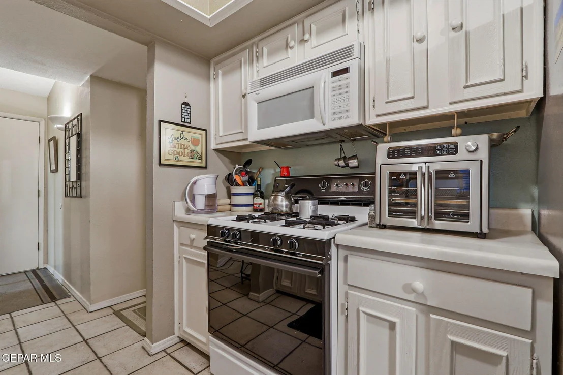 Photo of 8713 LAKEHURST Road