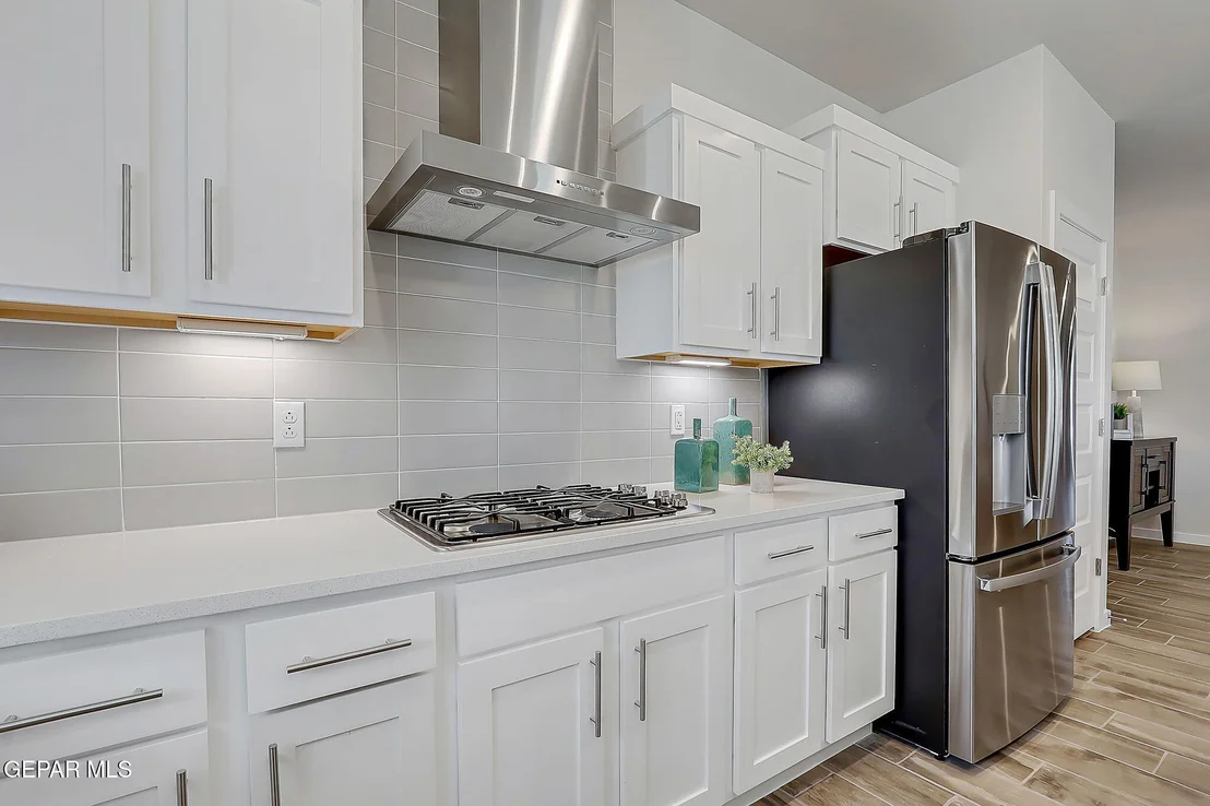 Photo of 924 Nayland Place