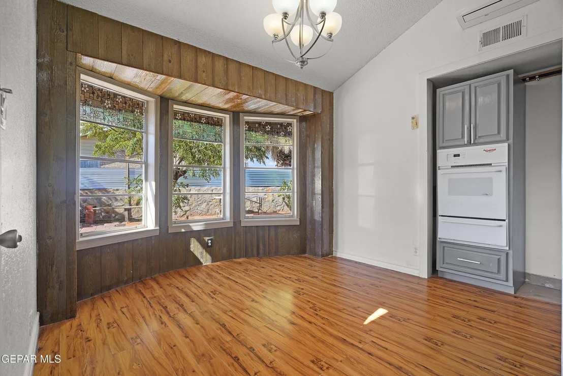 Photo of 4721 MAUREEN Circle