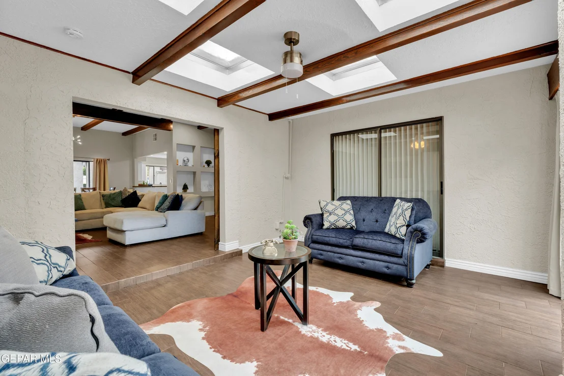 Photo of 425 VALPLANO Drive