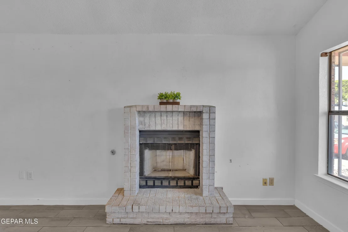 Photo of 5817 CHIPPENDALE Avenue
