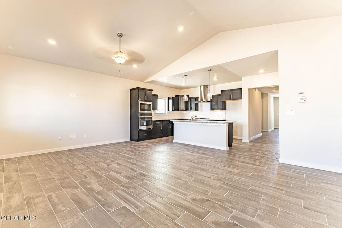 Photo of 933 Nayland Place