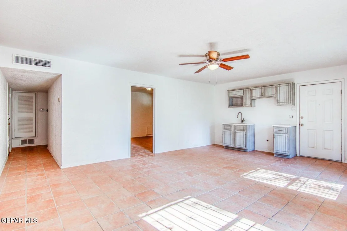 Photo of 915 Sparks Circle