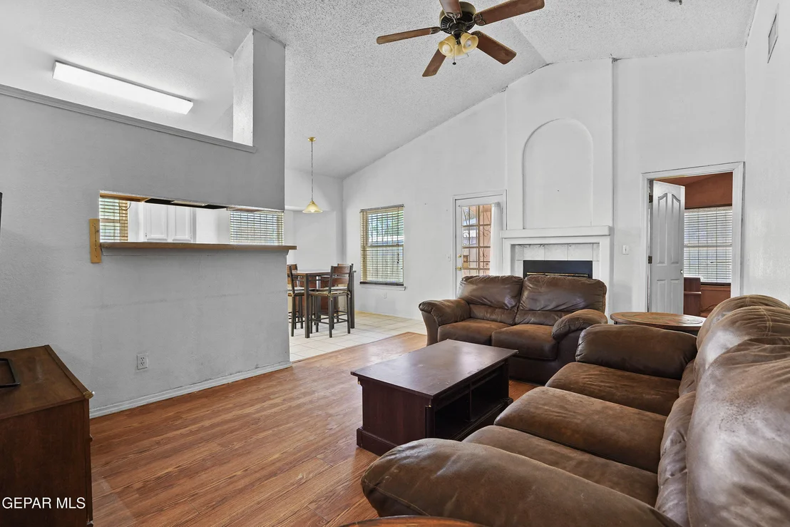 Photo of 5984 CHIPPENDALE Avenue