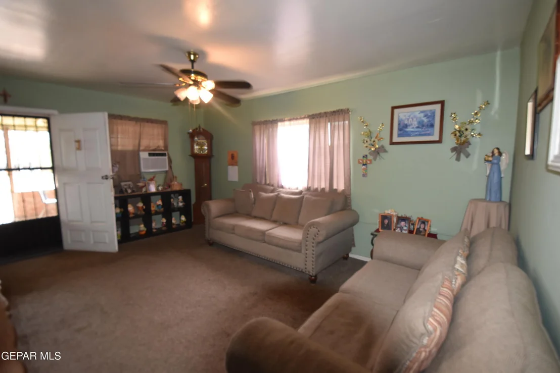 Photo of 8141 KIELY Road