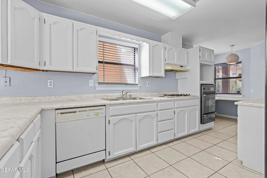 Photo of 6860 RIDGE TOP Drive