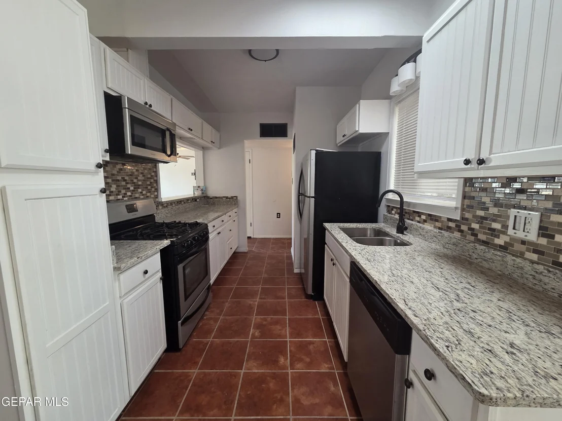 Photo of 5121 JULIANDRA Avenue