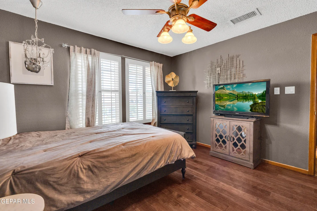 Photo of 2121 GREENLEE Drive