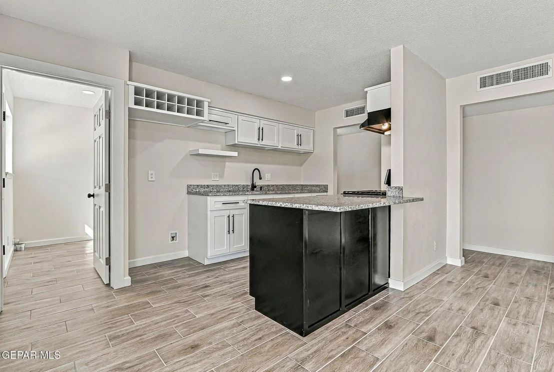 Photo of 8208 PARKLAND Drive
