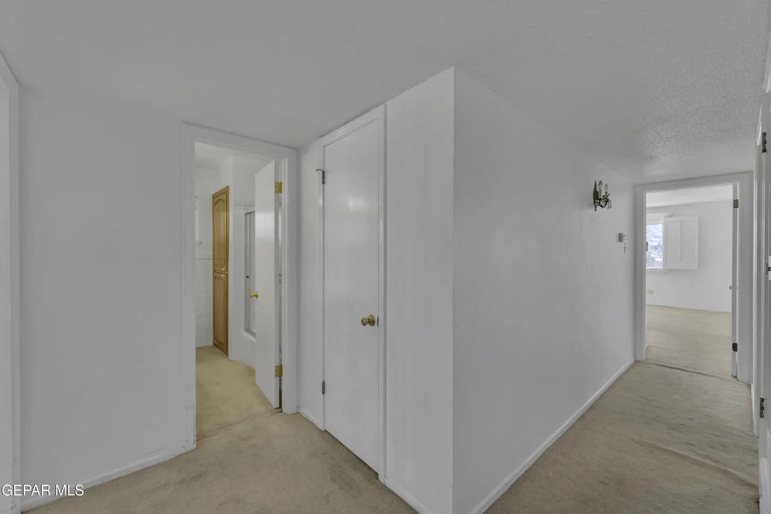 Photo of 612 SOMERSET Drive