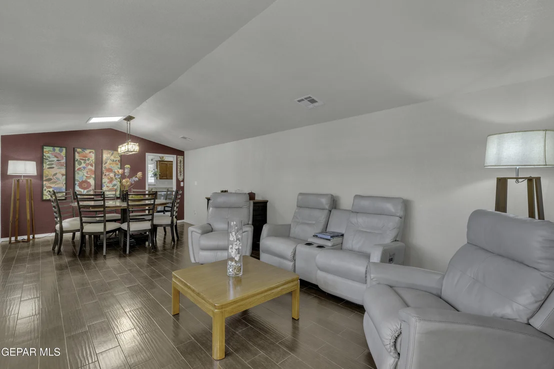 Photo of 801 MONTCLAIR Drive