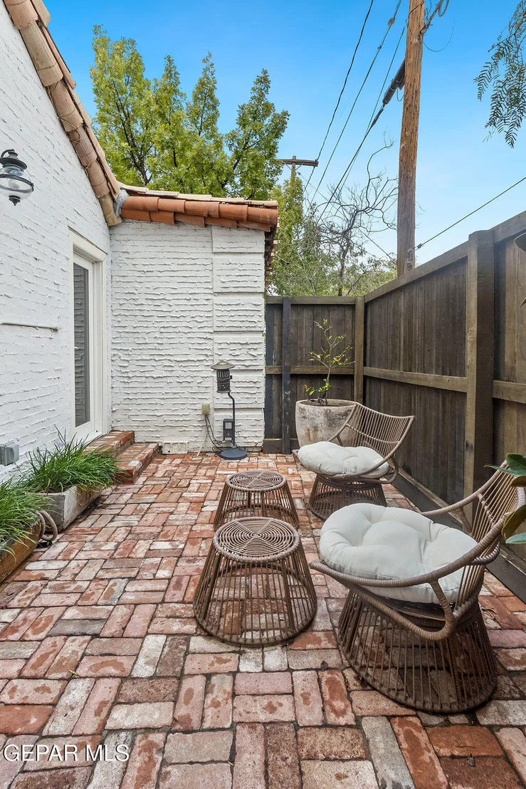 Photo of 808 BLANCHARD Avenue