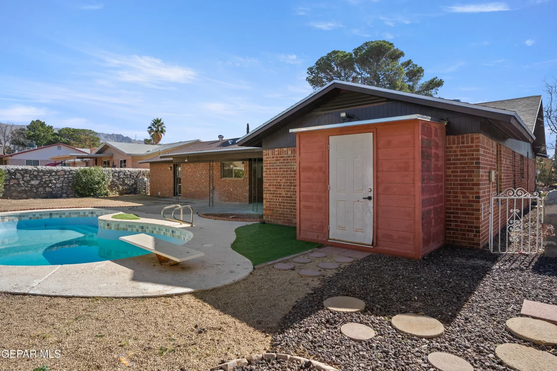Photo of 6849 LA CADENA Drive