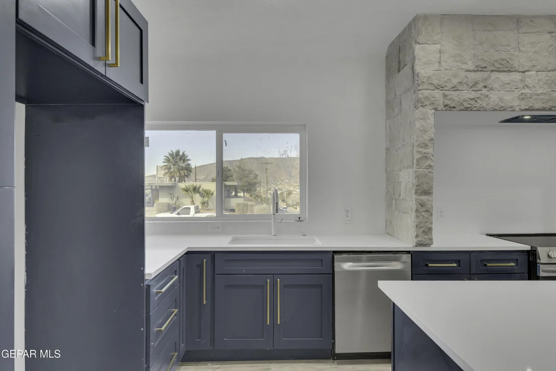 Photo of 2500 HAWLEY Circle