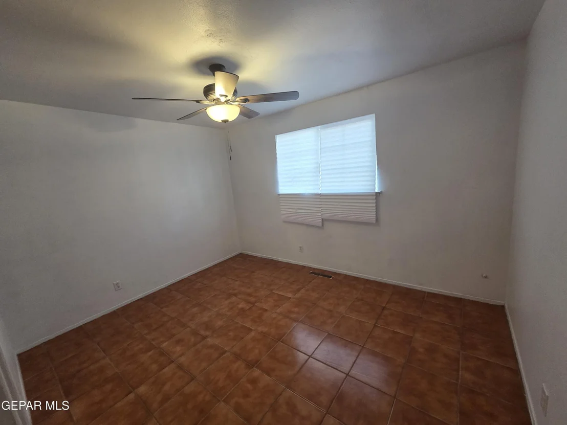 Photo of 5121 JULIANDRA Avenue